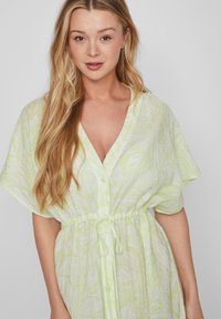 VILA LEGERES MAXI CREPE DESIGN MIDI - Freizeitkleid - grün