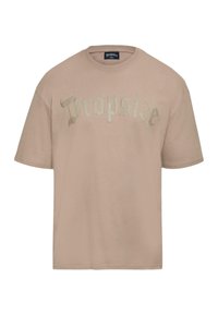 Camiseta de algodón color beige con mangas cortas, que presenta un logo metálico "Dropsize" en una fuente estilizada y en negrita en la parte delantera.