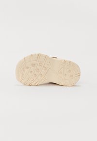 Thumbnail Image 5