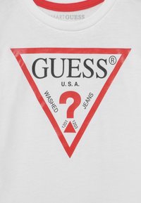Guess CORE TODDLER KIDS BOY - Triko s potiskem - true white