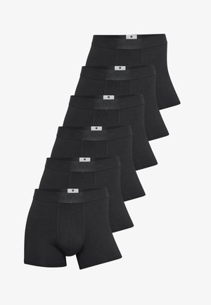 Sorte bomulds boxer briefs med et enkelt design, der har en elastikærme med teksten "JBS OF DENMARK" og en standard pasform. Seks par arrangeret i en række.