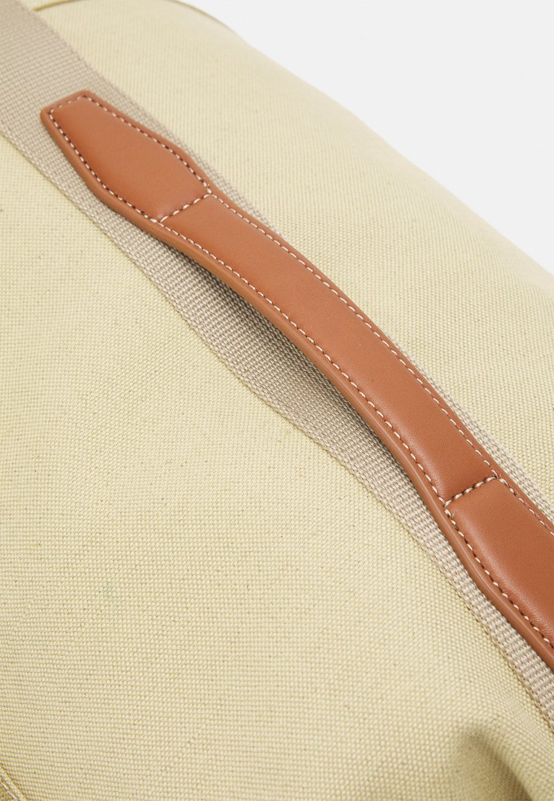 Herren Rucksäcke | Paul Smith HUTILI UNISEX Umhängetasche camel - AW24448 Herren Rucksäcke | Paul Smith HUTILI UNISEX Umhängetasche camel - AW24448
