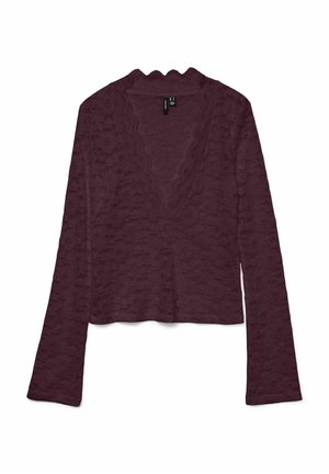 Bordowa bluzka z długim rękawem wykonana z teksturowanej tkaniny, z wycięciem w serek o ozdobnym, falistym kształcie oraz krótkim krojem. Całość zdobi dekoracyjny wzór.