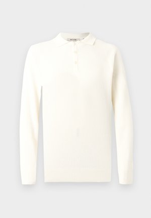 Weißes Langarm-Poloshirt mit einem strukturierten Strickmuster, Dreiknopf-Leiste sowie gerippten Bündchen und Saum. Keine sichtbaren Logos oder Grafiken.