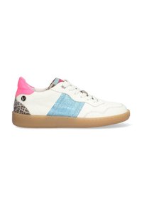 White sneaker with blue textured side panel, pink heel tab, and animal print accents. Features light brown rubber sole and beige laces.