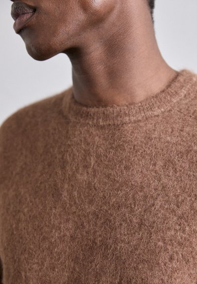 Filippa K FLUFFY HAMMER SLEEVE - Džemper - mocha