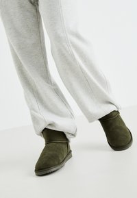 LEATHER  - Klasszikus bokacsizmák - khaki