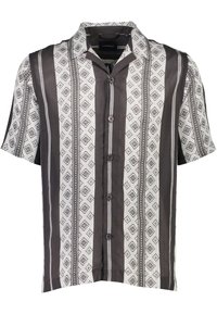 Camisa de botones de manga corta con un diseño patrón de rayas alternando negro y blanco, y dos botones oscuros en el frente.