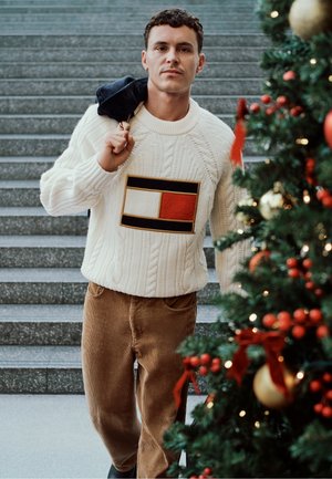 Tommy Hilfiger, EXCLUSIVE WOOL BLEND BOXY CABLE KNIT JUMPER - Pullover - off white