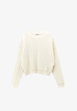 Pull blanc en maille torsadée avec un col rond et une coupe ample, doté de poignets et d'un ourlet côtelés pour plus de texture et de détails.