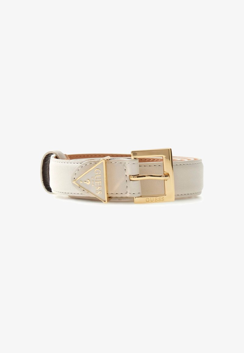 Ceinture en cuir gris clair avec une boucle en métal doré. Présente un accent de logo triangulaire et une texture lisse. Design compact et minimal.