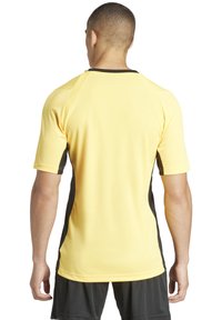 adidas Performance FUSSBALL - T-shirt basic - gelb