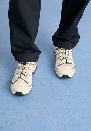 XA PRO 3D UNISEX - Trainers - stone gray/almond milk/black