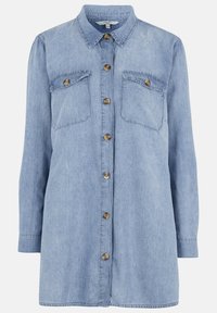Ljusblå denimskjorta med knäppning framtill, två bröstfickor, klassisk krage och långa ärmar med knäppning vid ärmsluten.