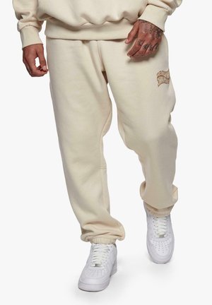 HEAVY MIRRORED LOGO JOGGER - Verryttelyhousut - coconutmilk