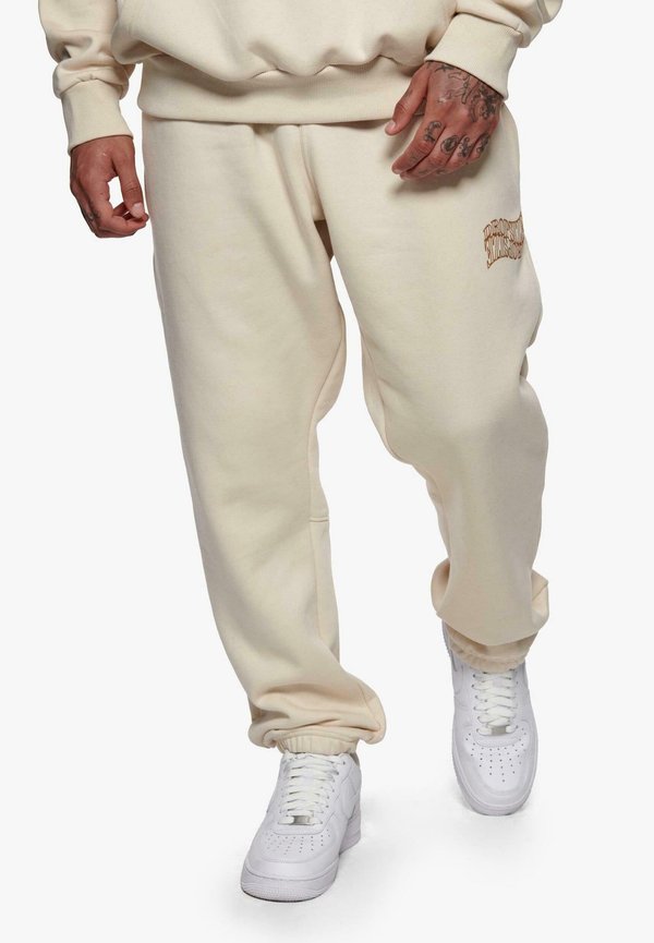 HEAVY MIRRORED LOGO JOGGER - Jogginghose - coconutmilk