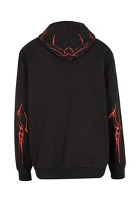 Sudadera negra con un diseño gráfico rojo en la capucha y las mangas. Presenta un bolsillo tipo canguro y puños y dobladillo de canalé.