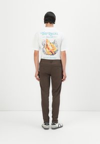 Only & Sons ONSMARK SLIM PANT - Pantalones chinos - coffee bean