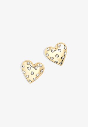 Goldene herzförmige Ohrringe, verziert mit kleinen klaren Kristallakzenten, mit einer glatten Oberfläche und einer leichten Krümmung im Design.