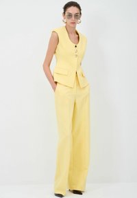 adL WIDE  - Broek - yellow