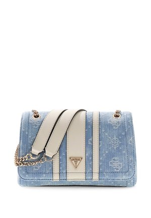 Hellblaue Denim-Schultertasche mit weißen Lederriemen, goldenen Kettendetails und einem kleinen dreieckigen Metalllogo auf der Vorderklappe.
