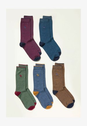 Set de cinci șosete în culorile: burgund, teal, verde, bleumarin și maro. Fiecare pereche are manșete contrastante și motive brodate cu cerbi.