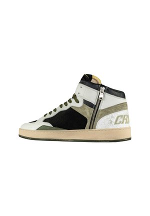 Sneaker alta con pannelli neri, bianchi e verdi, lacci verdi, cerniera laterale, suola beige e lettering "CR" sul tallone.