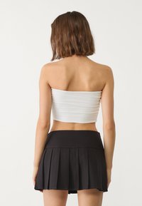 Stradivarius Jupe trapèze - black