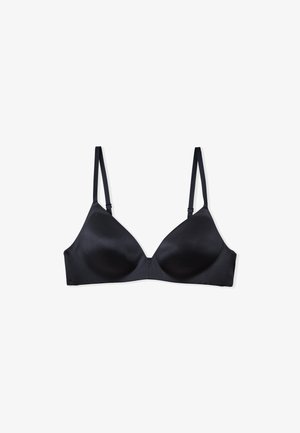 Reggiseno triangolare in satin nero con spalline sottili e regolabili e coppe senza cuciture, progettato per un'adattabilità perfetta e uno stile semplice.