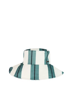 Breedgerande vissershoed met verticale turkooizen en witte strepen en dunne zwarte lijnen, gemaakt van doorgestikte stof.