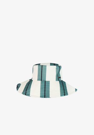 Breedgerande vissershoed met verticale turkooizen en witte strepen en dunne zwarte lijnen, gemaakt van doorgestikte stof.