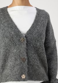 ONLY Petite ONLZOEY CARDIGAN - Strickjacke - dark grey melange