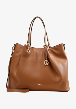 Tote-Bag aus braunem genarbtem Leder mit doppelten Griffen, abnehmbarem Schulterriemen, goldenen Beschlägen und Logo-Detail auf der Vorderseite.
