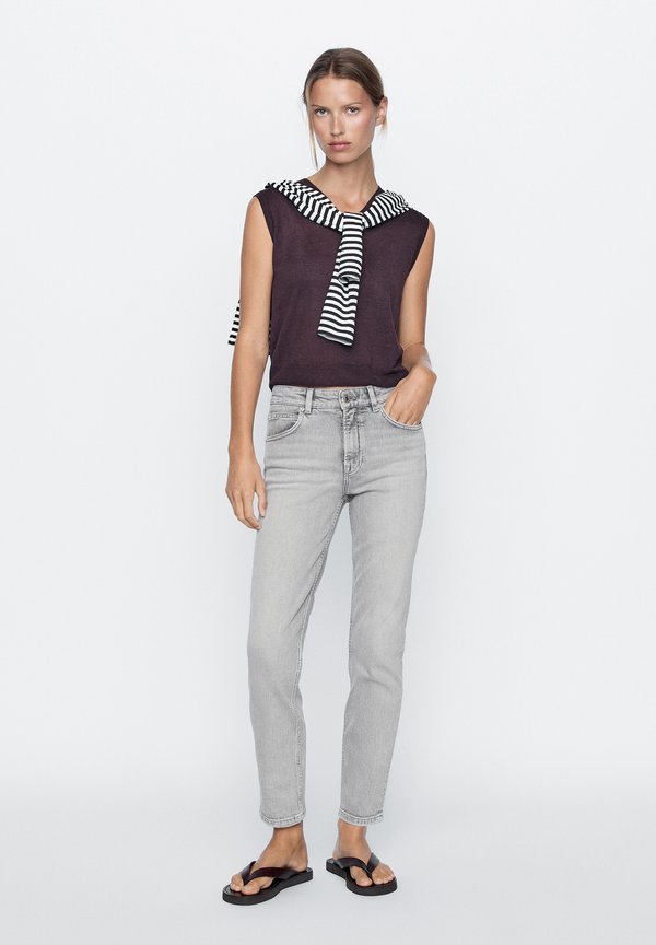 MID-RISE SLIM FIT - Slim fit jeans4