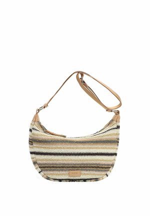 Sac d'épaule tissé avec des rayures horizontales beige, marron et noire, bandoulière en cuir tan, et une petite étiquette de marque rectangulaire sur le devant.