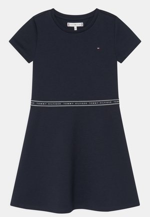 Marineblå kortærmet kjole med rund halsudskæring, lille Tommy Hilfiger-logo på brystet og bælte med logo i taljen.