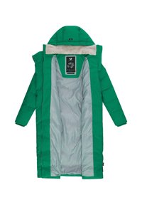 Zielona parka z miękkim, futrzanym kapturem, metalowymi zatrzaskami i błyszczącym srebrnym wnętrzem. Posiada metkę na środku klatki piersiowej.
