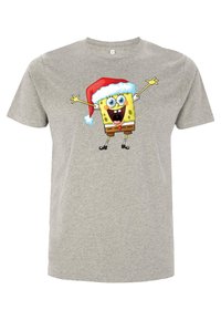 Šedé bavlněné tričko s kreslenou postavičkou v červené vánoční čepici. Design zahrnuje jasné žluté a modré barvy a má hravou výrazu.
