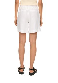 s.Oliver RELAXED - Short - weiß