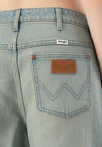 Wrangler LOOSE STRAIGHT - Traperice opuštenog kroja - silver lake
