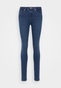 Jeans de mezclilla oscuros de corte slim, con botón frontal, cremallera y diseño de cinco bolsillos, sobre un fondo blanco.