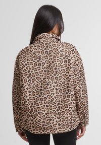 Urban Classics AOP  - Chaqueta fina - leo