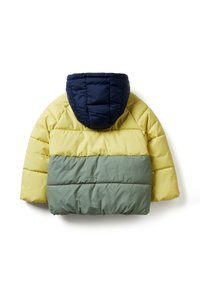 Prošívaná bunda s kapucí, ve třech barvách: žlutá, zelená a tmavě modrá. Vyrobena z hladké, lehké tkaniny s prošívanou texturou.