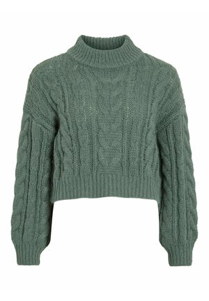 Pull en maille torsadée vert, court, avec un col montant, des poignets côtelés et un motif texturé sur l'ensemble. Fabriqué à partir d'un fil doux et épais.