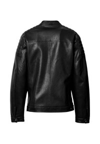 Giubbotto di pelle nera con finitura testurizzata, dettagli di cucitura verticale e inserti imbottiti sulle spalle. Design classico con colletto.