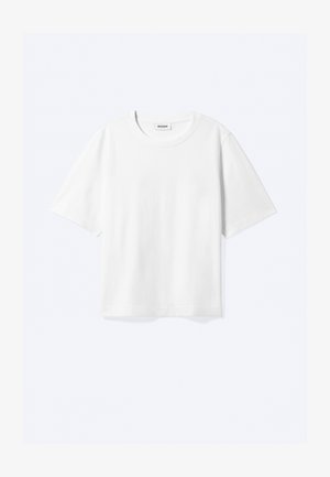 T-shirt blanc à manches courtes avec col rond et ourlet droit, étiquette de marque "WEEKDAY" à l’intérieur de l’encolure.