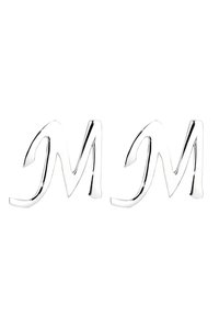 Silvriga metallörhängen formade som bokstaven "M", med en elegant, kursiv design och en glänsande yta. Reflekterande ytor som framhäver.