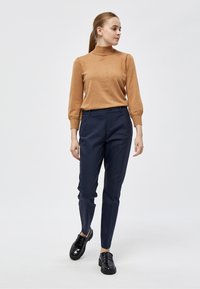 Minus MIMERSIN ROLL NECK KNIT - Pulover - almond melange