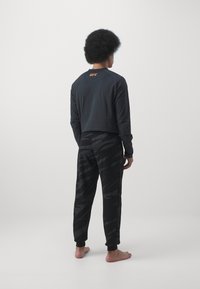 Venum UFC FIGHT WEEK 3.0 JOGGERS - Dresside alumine osa - black