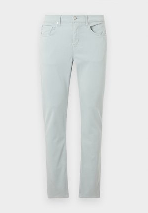 Heledad sinine teksapüksid slim fit stiilis, viie taskuga ja ees nupuga sulgemine. Sile tekstuur koos peente õmbluse detailidega.